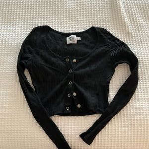 Cropped button Henley